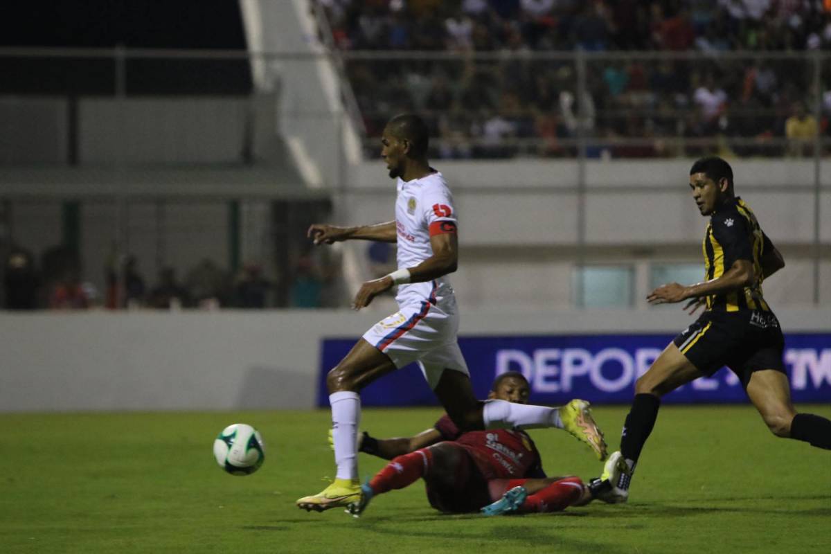 Jerry Bengtson falló con el arco vacío.