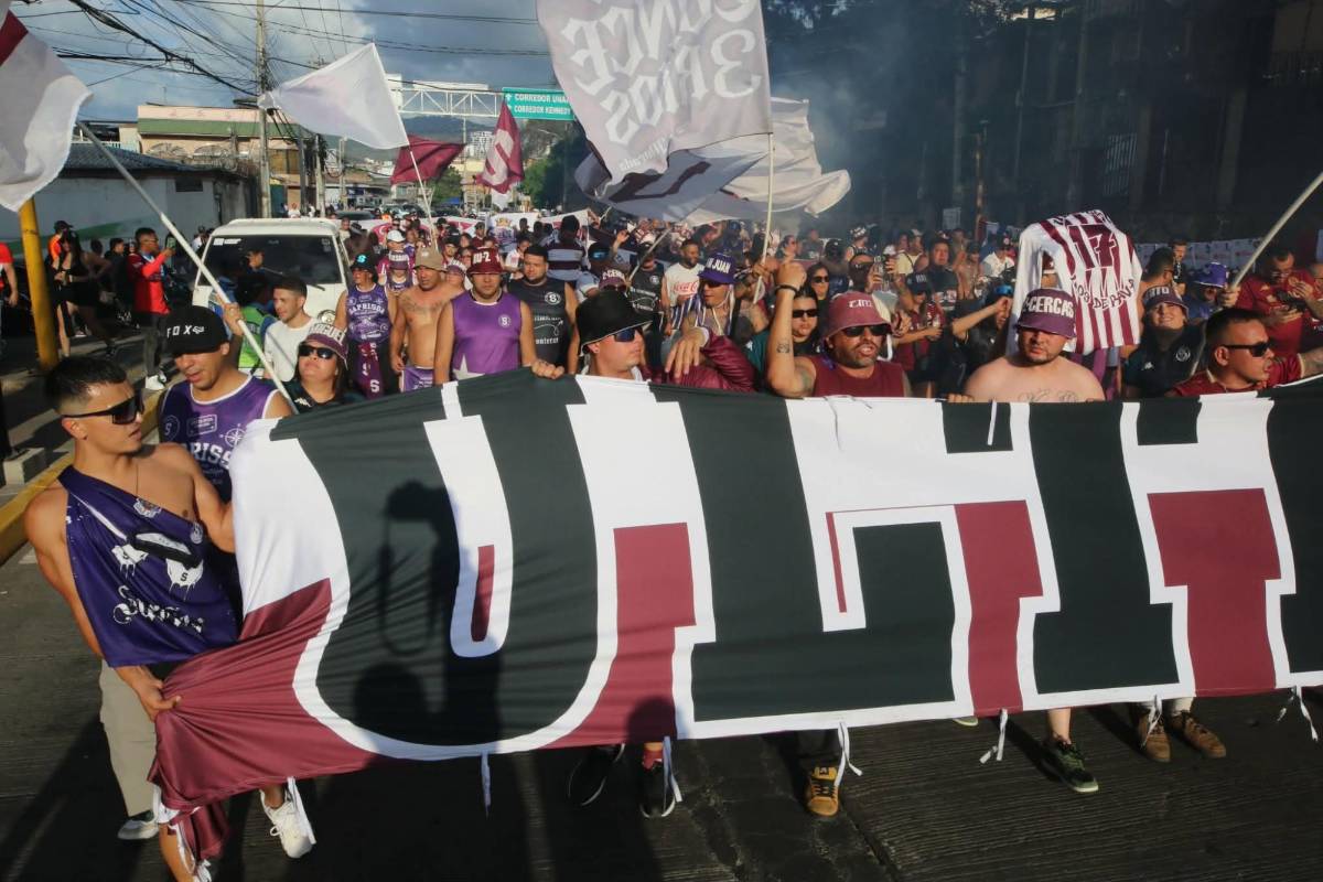 ¡Nadie lo esperaba! Barras de Olimpia y Saprissa protagonizan insólito momento en Tegucigalpa