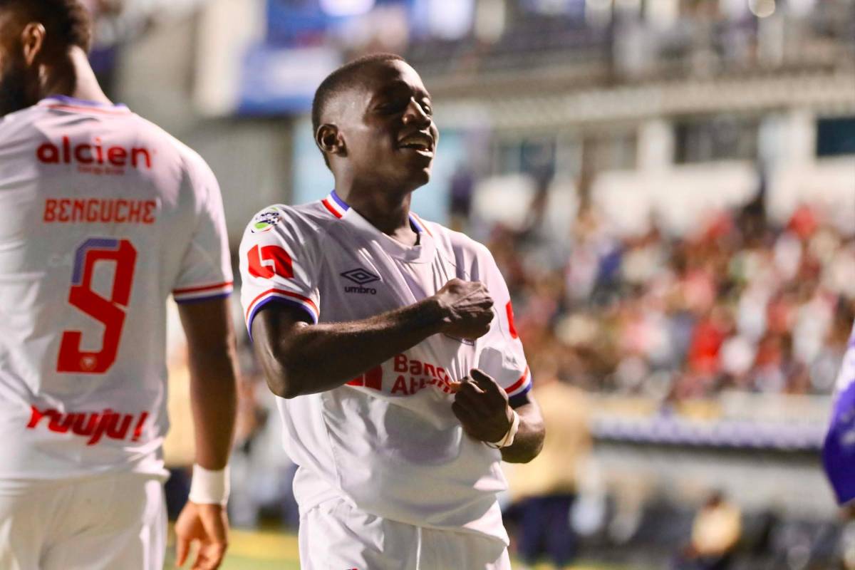 El increíble error de Menjívar vs Motagua, agresión a Edwin, sangre y baile en Olimpia