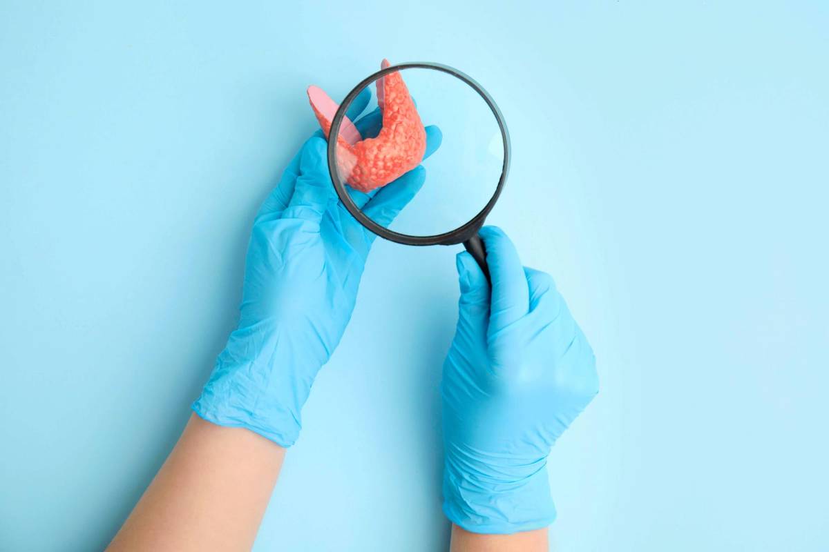 Pasar largas horas en la oficina puede desencadenar la tiroides