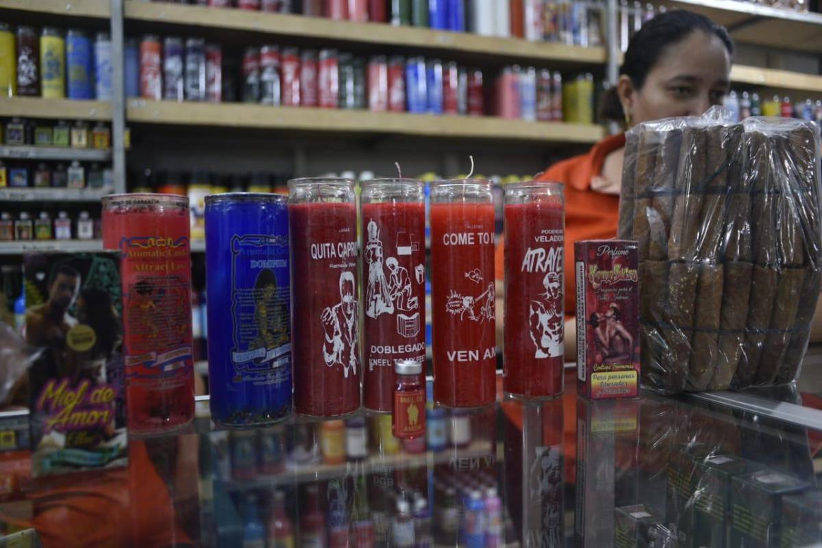 Puros, veladoras y perfumes eróticos disparan ventas previo a San Valentín