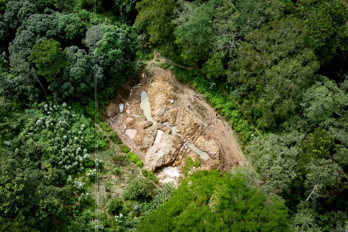 La laguna fue drenada para buscar el dinero.