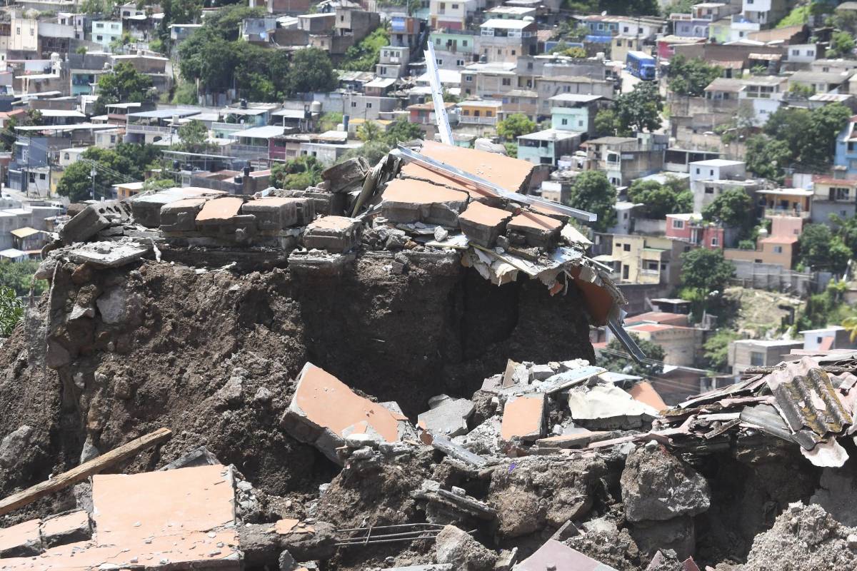 BCIE dona 500,000 dólares para afectados por derrumbes en colonia Guillén