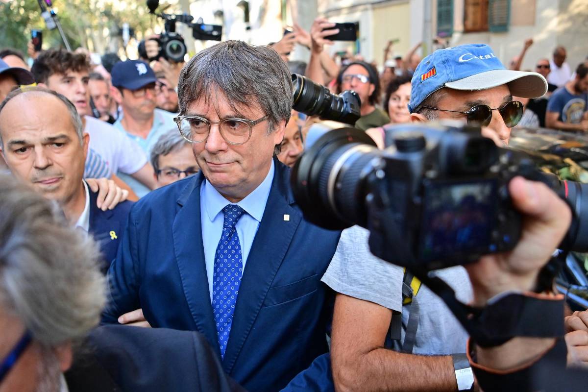 El independentista Carles Puigdemont reaparece tras 7 años huido de España pero se vuelve a esfumar