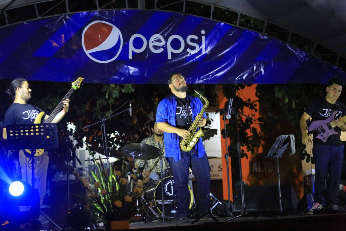 Jazz, expoventa y carros clásicos en festival sampedrano