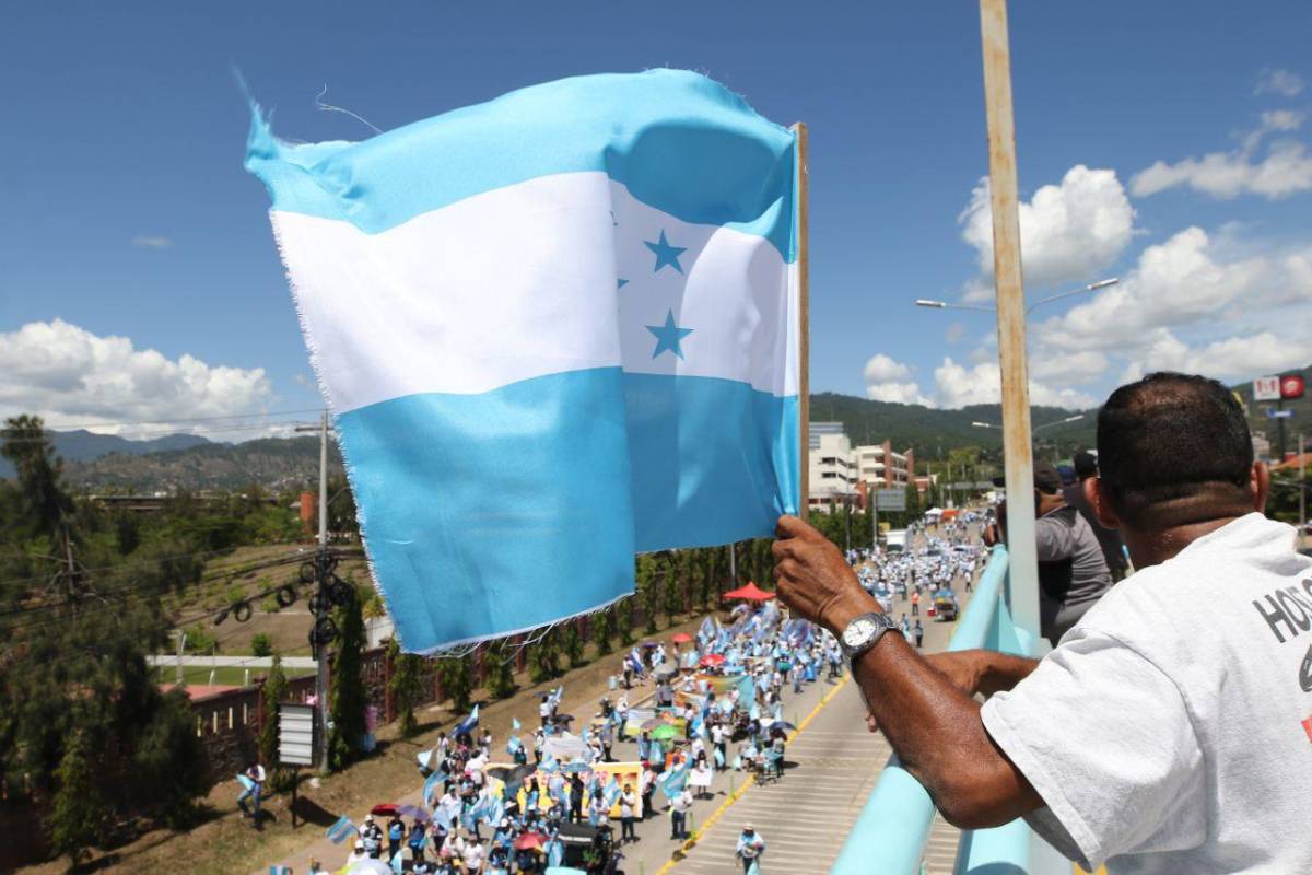 Algarabía y entusiasmo: miles de capitalinos culminan la caminata de oración