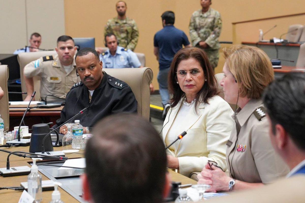 Rixi Moncada se reúne con Laura Richardson, jefa del Comando Sur de EE UU