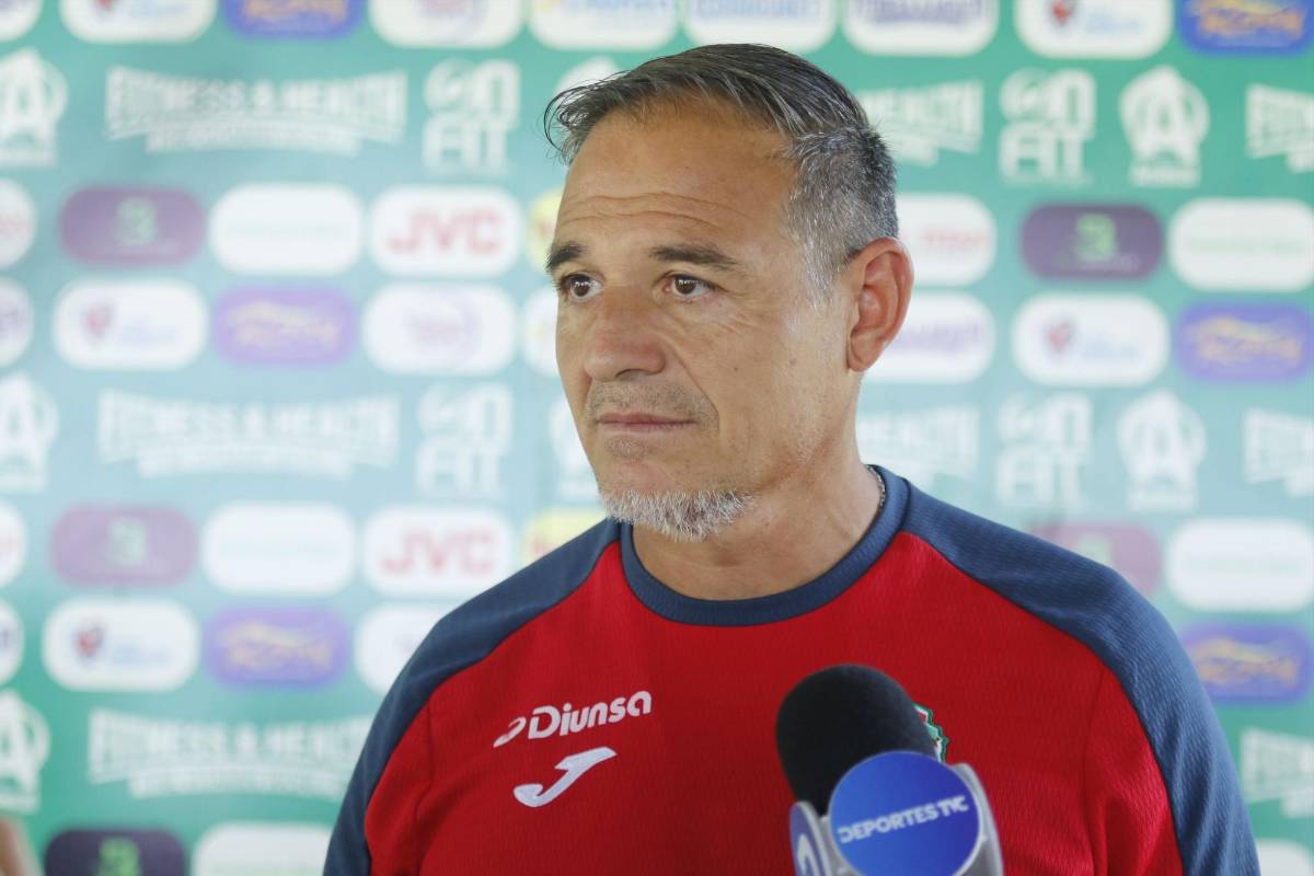 Hernán Medina atendió a los medios de comunicación.