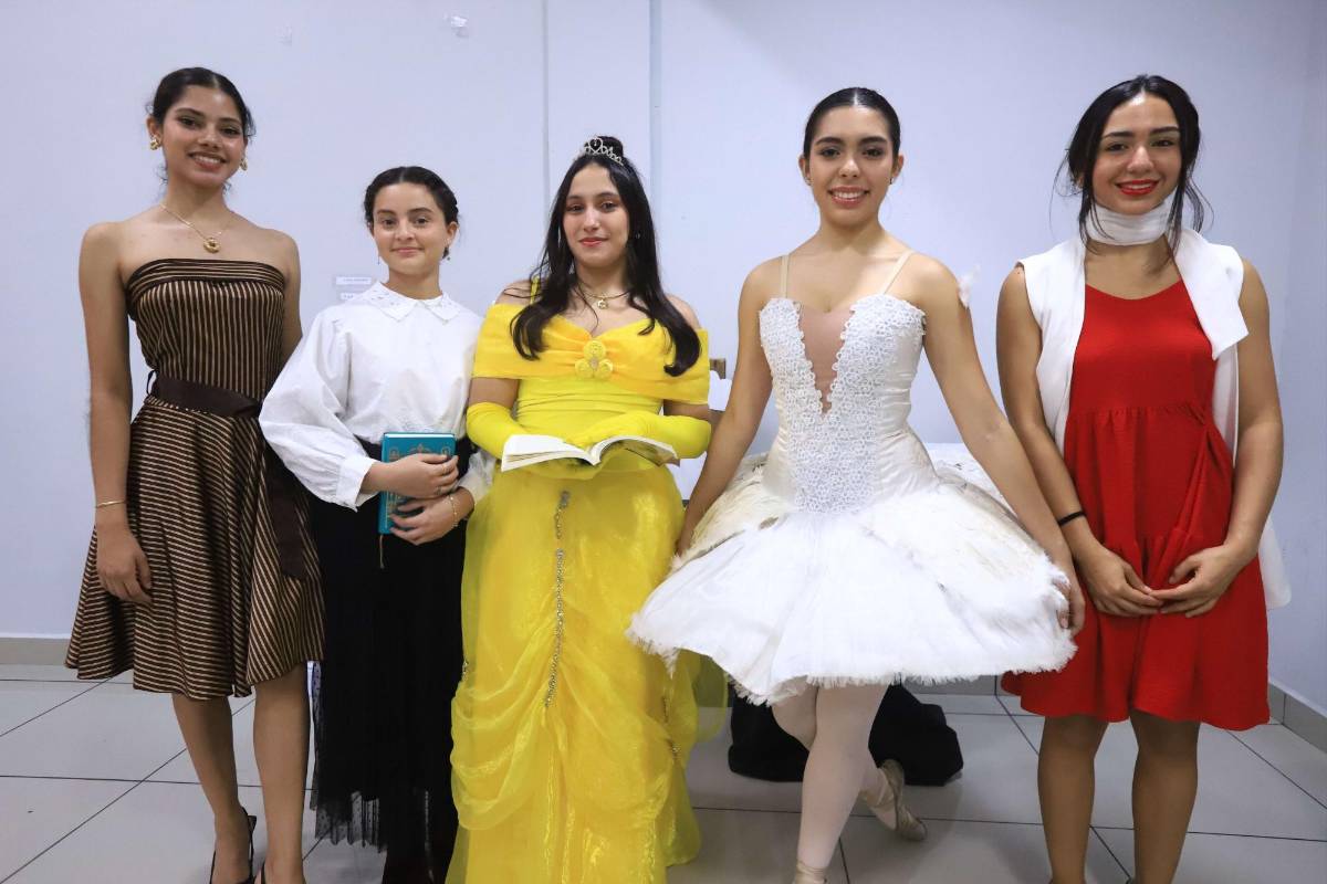 Estudiantes de la WIS traen a la vida a personajes históricos con el “Museo de cera viviente”