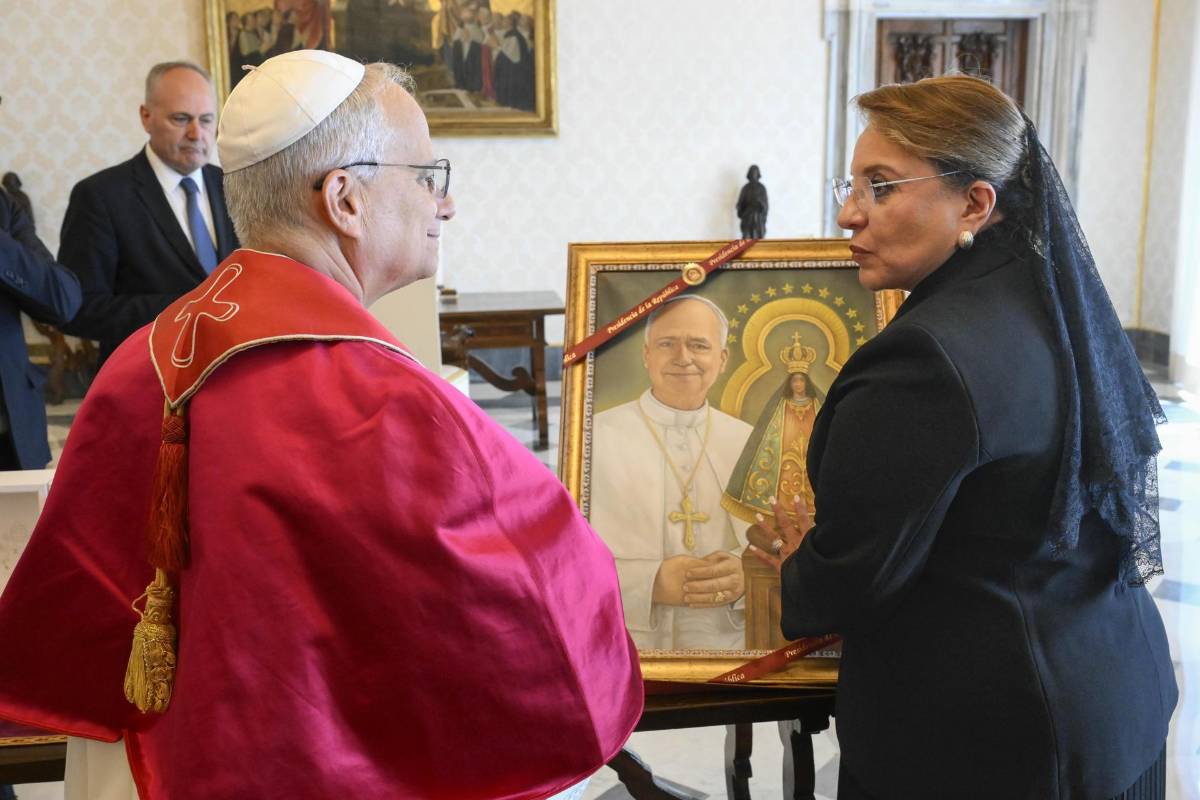 ¿Quiénes acompañaron a Xiomara Castro en su visita al papa León XIV?