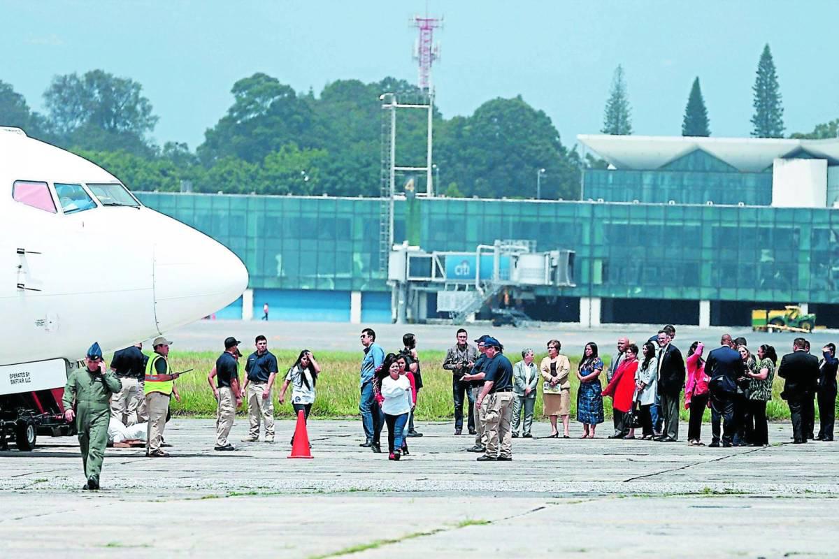 Embajada de EE UU revela los beneficios para hondureños que se autodeporten