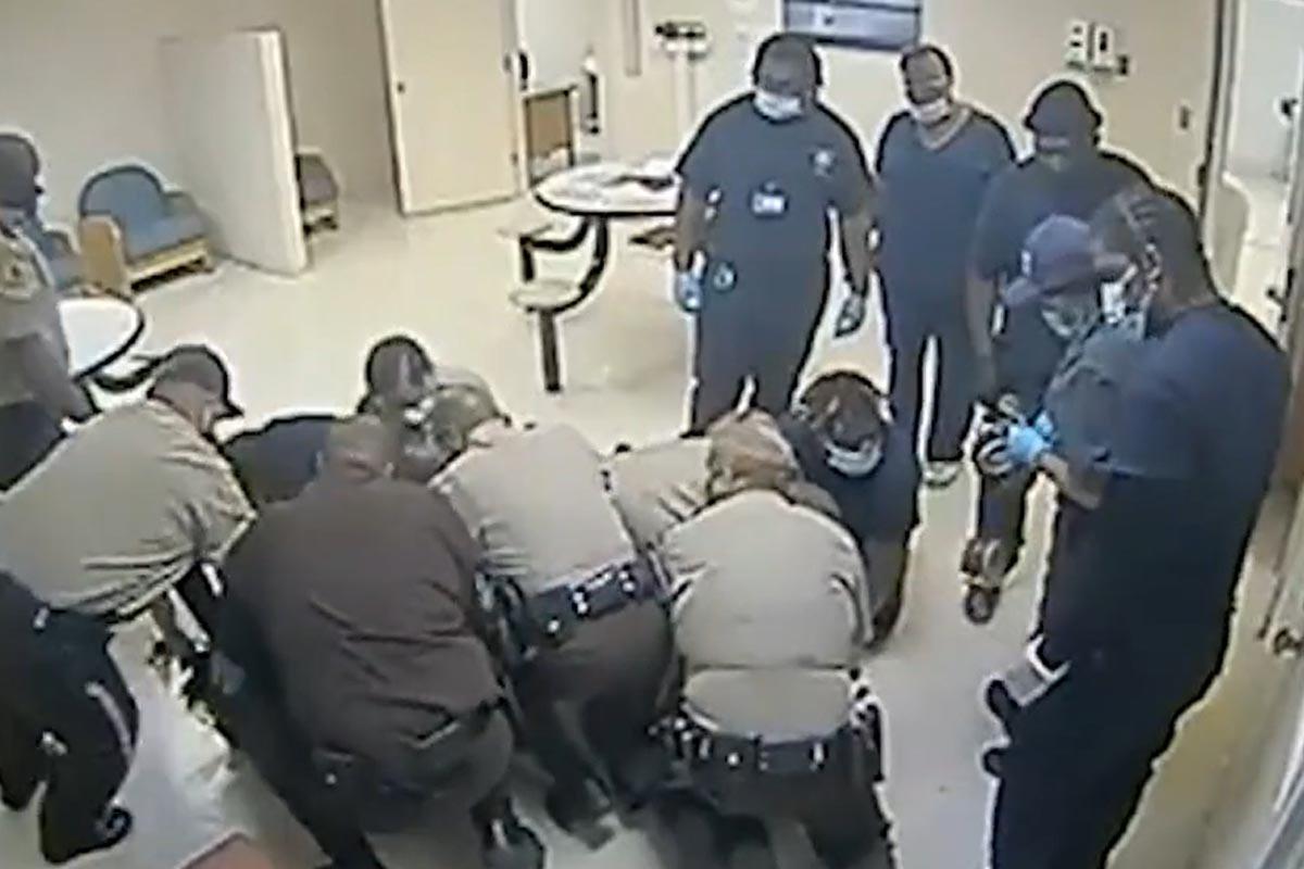Video: policías asfixian a afroamericano en EEUU