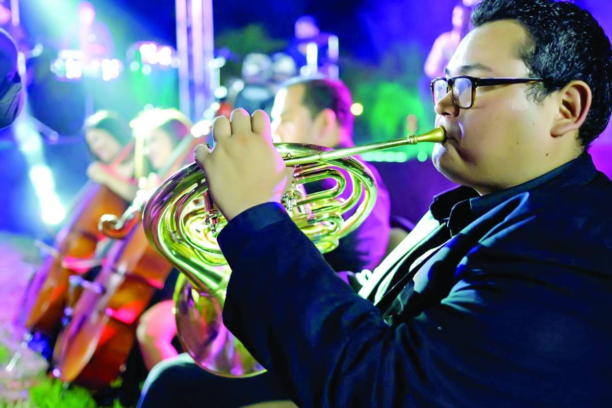 Douglas Flores, un hondureño que cumple su sueño