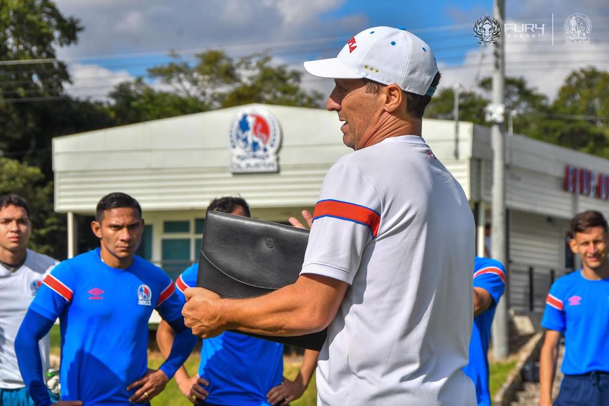 Pedro Troglio empezó a trabajar con el plantel desde esta semana tras terminar sus vacaciones en Argentina.