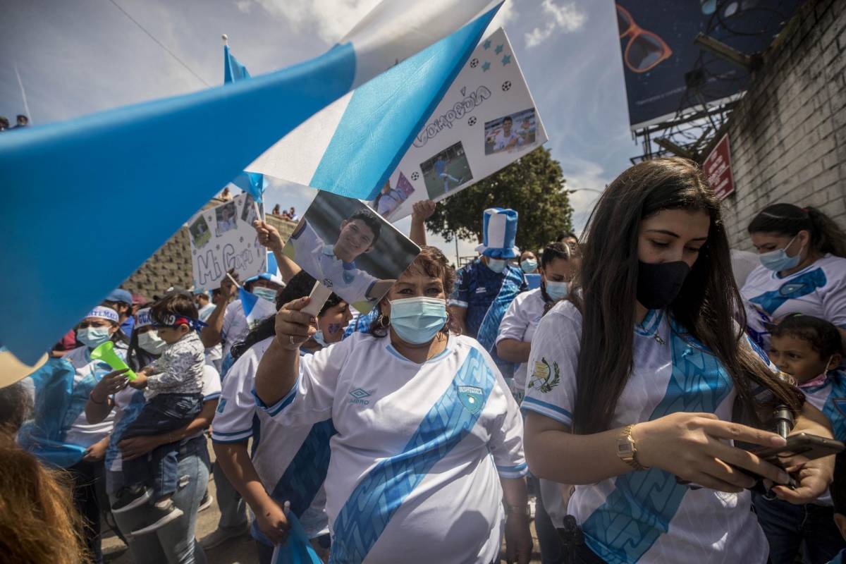 Los guatemaltecos salieron a las calles para recibir a lo grande a los muchachos de la Sub-20 que clasificaron al Mundial de Indonesia.