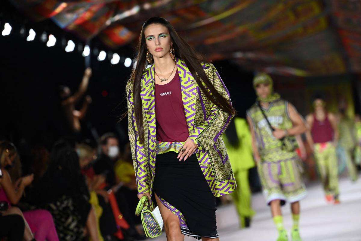 Versace y Fendi traen de regreso la minifalda