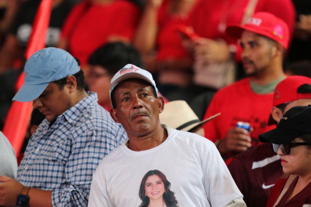 Reapariciones y respaldo a Rixi: las imágenes que dejó la asamblea de Libre en Tegucigalpa