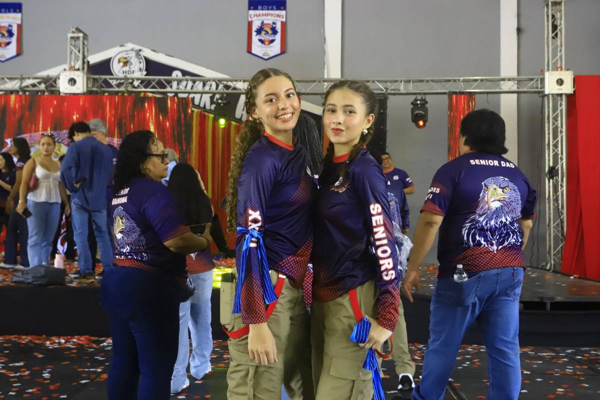 Seniors 2026 de la Freedom High School celebran su entrada triunfal