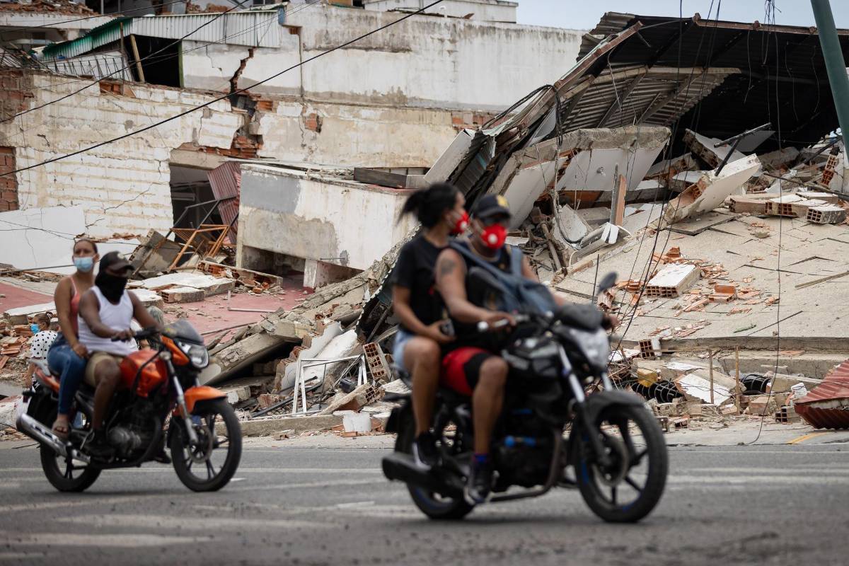 La desesperada búsqueda de sobrevivientes continúa tras los terremotos en Venezuela