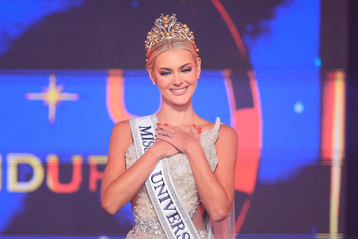 Imponente y radiante: Victoria Kjær cautiva en pasarela de Miss Honduras Universo 2025