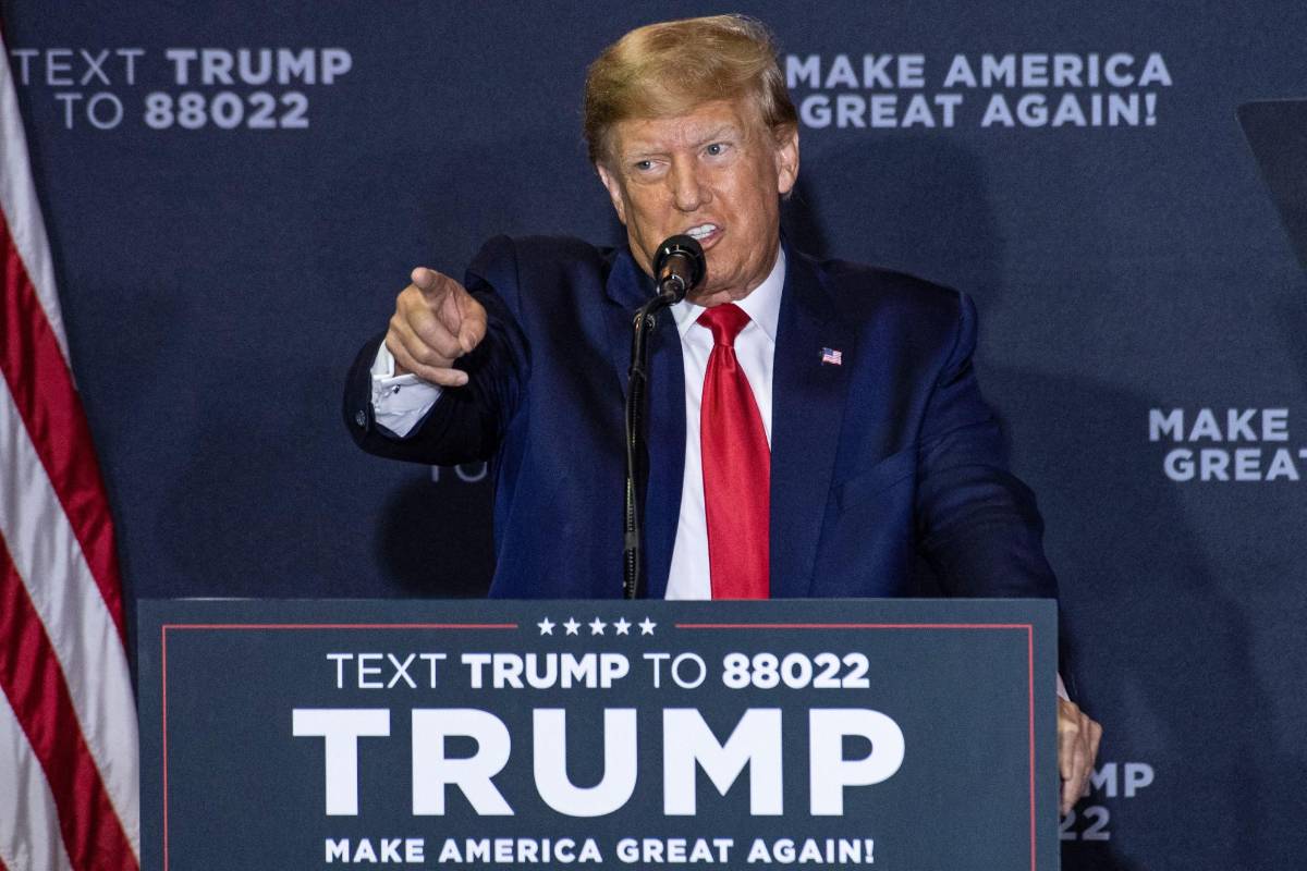 Trump enfurece a los liberales en EEUU con una rara aparición en CNN