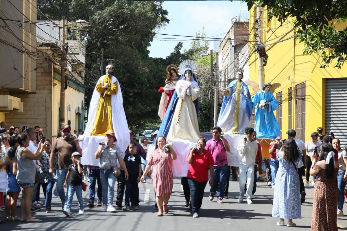 ¡Jesús resucitó!”, grita con alegría la feligresía católica en Comayagüela