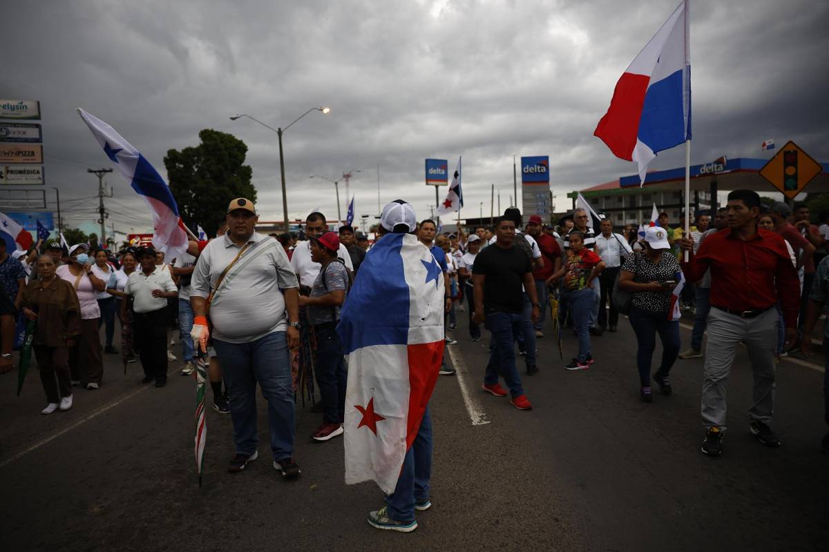Masivas protestas y bloqueos en Panamá contra reformas de Mulino