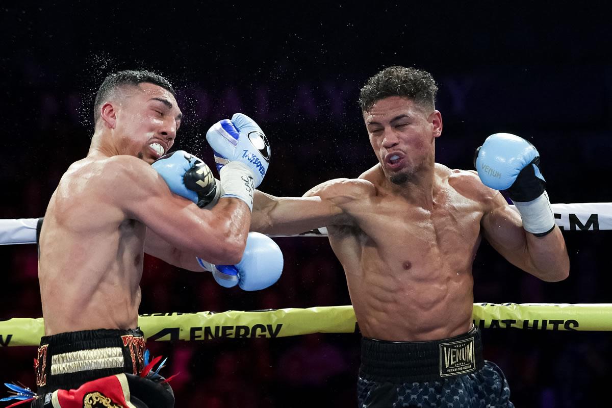 El pugilista hondureño no la pasó bien ante el norteamericano que conectó este derechazo.