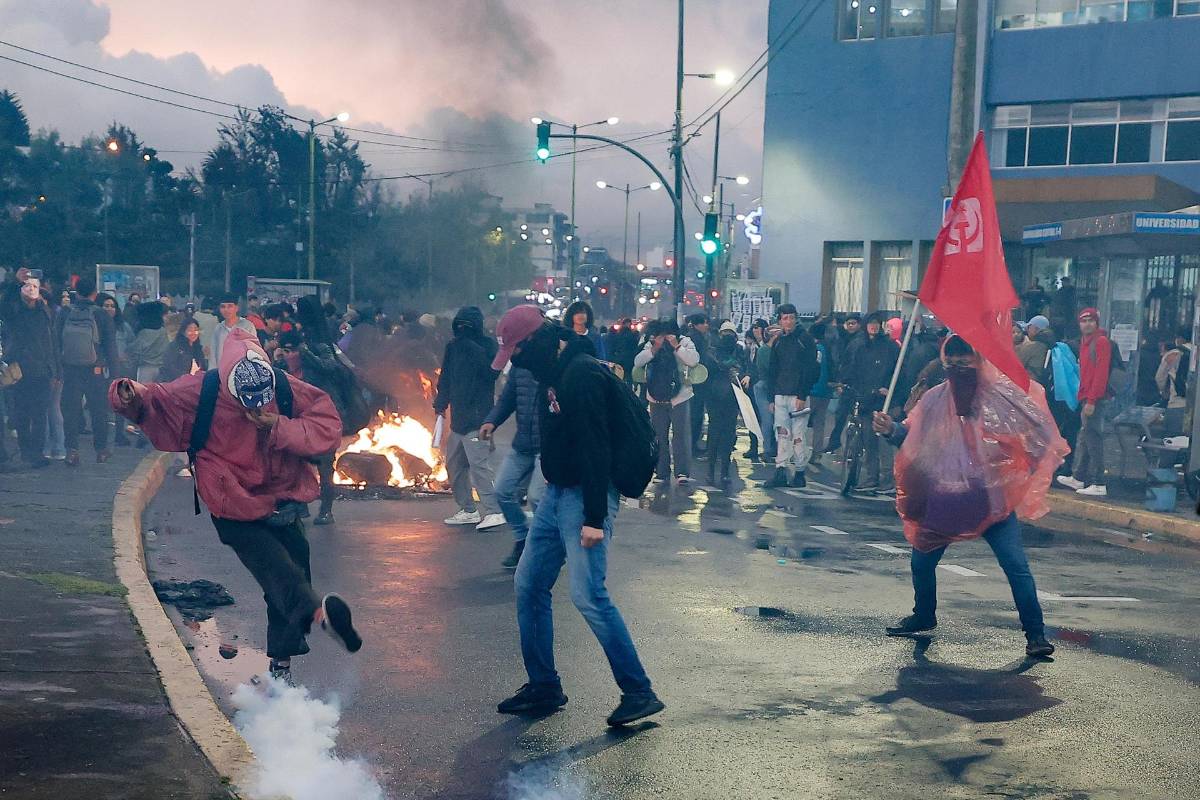 Las imágenes del ataque al convoy de Noboa en medio de las protestas en Ecuador