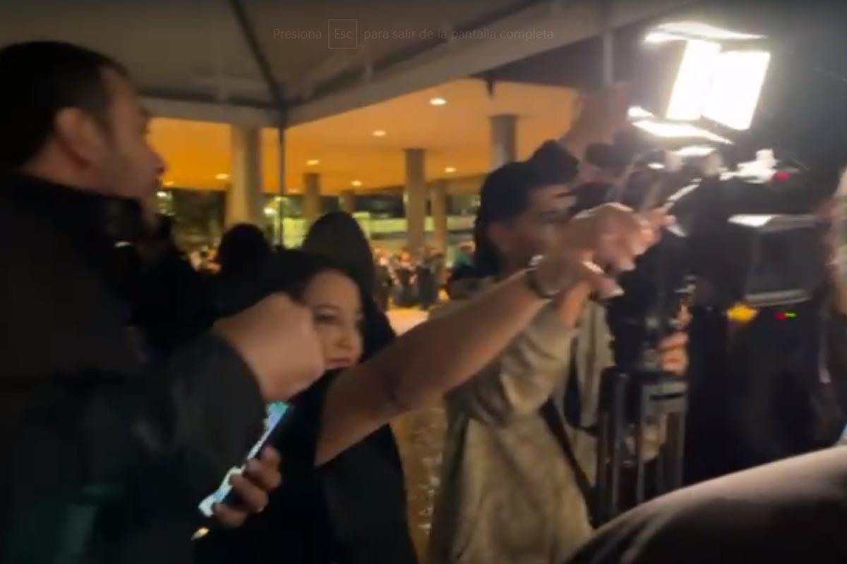 Los periodistas se molestaron al no poder ingresar al Congreso Nacional.