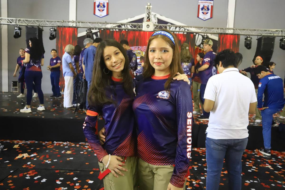 Seniors 2026 de la Freedom High School celebran su entrada triunfal