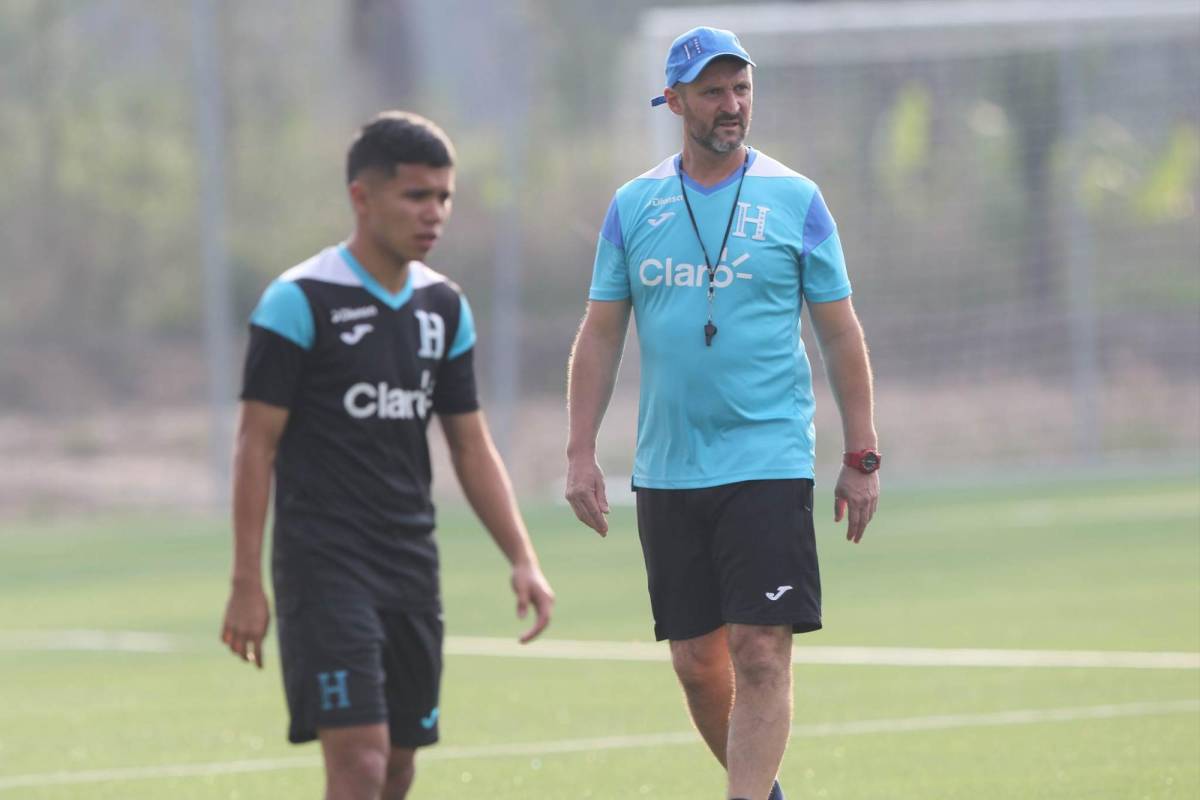 José Mauricio Pacini, asistente técnico de Diego Vázquez, durante el inicio del microciclo.