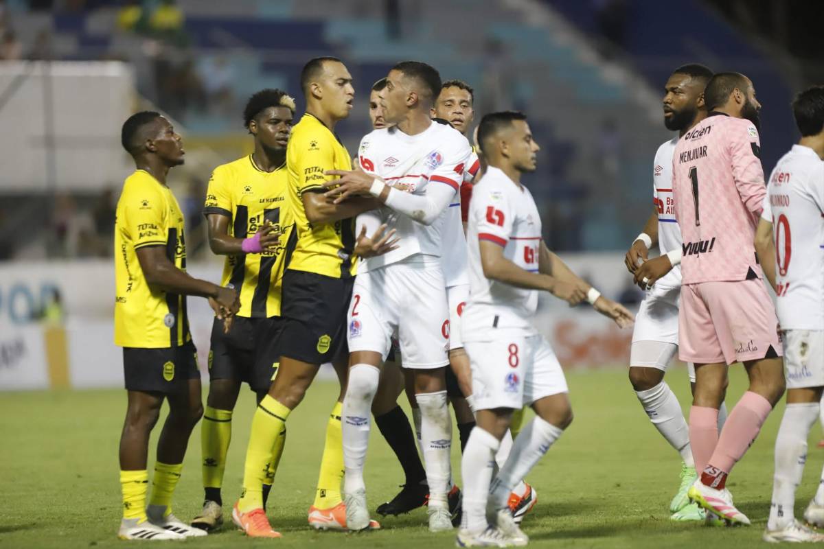 Peleas en el Real España-Olimpia, lo que pasó con Menjívar y brasileña sorprende