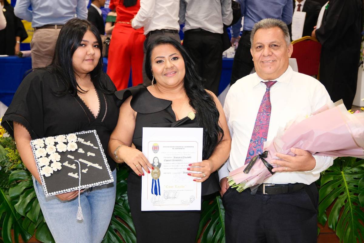 Orgullo por los nuevos egresados de la Unah Cortés