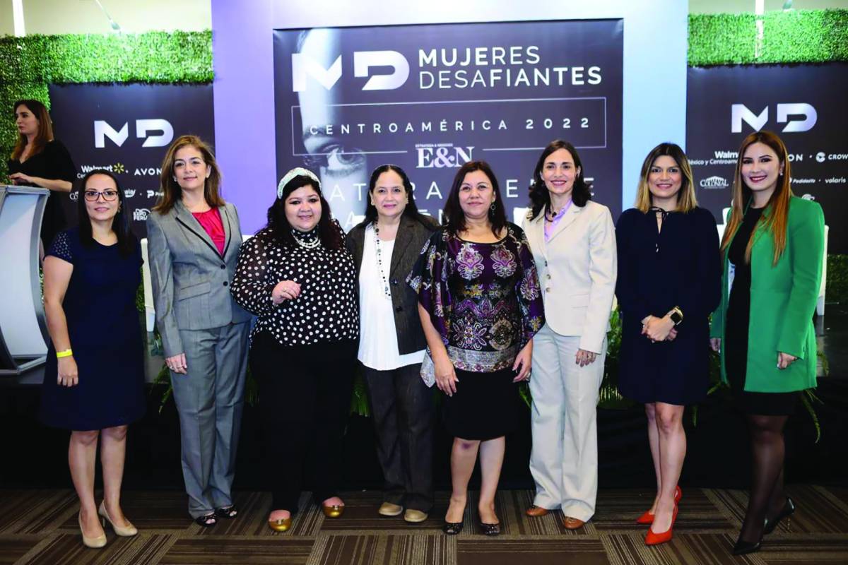 Zayra Caballero, Ruth Marie Canahuati de Sabillón, Claudia Contreras, Ana María Reyes, Velia Jaramillo, Lizza Bobadilla de Handal, Rosa Montoya y Jenny Fernández