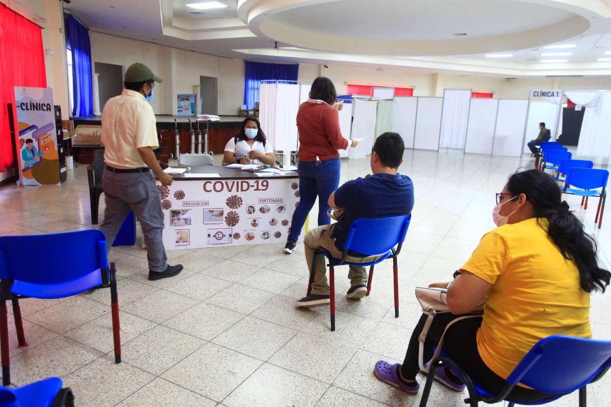 Positividad por covid está en un 2% a nivel nacional, según expertos