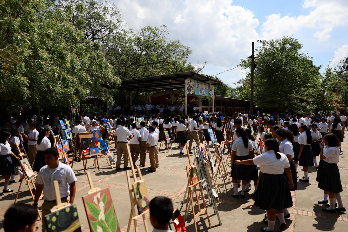 Estudiantes del JTR exhiben su talento en  galería de arte