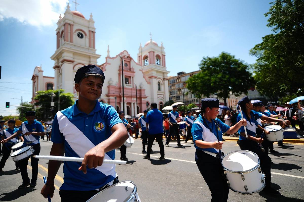 Instituto 1 de Mayo se roba el show en su retorno a los desfiles patrios