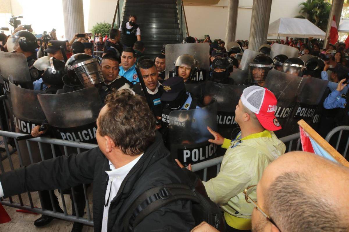 Toletazos y Cálix en el centro del caos: esto originó el zafarrancho en el CN