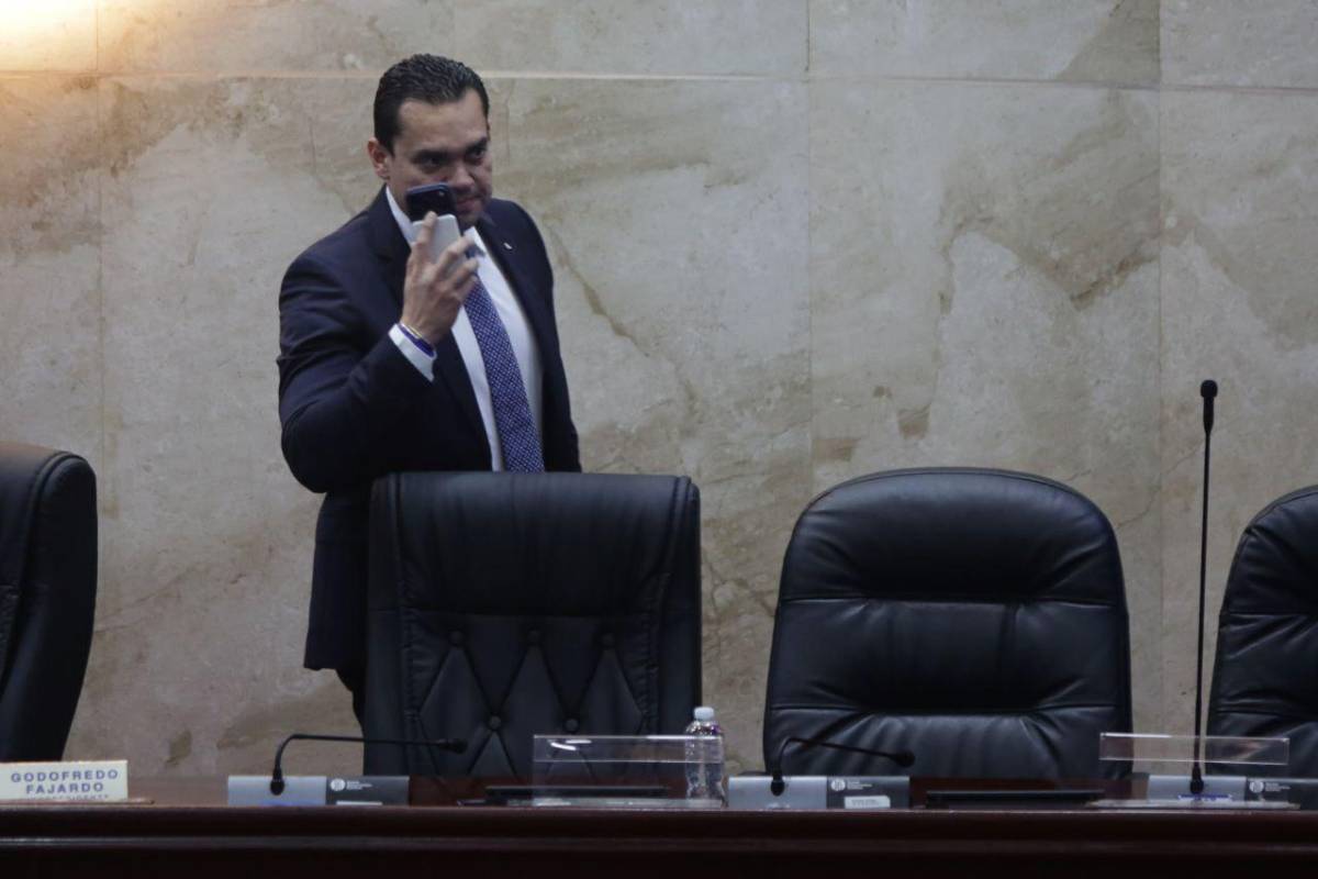 No más carros blindados y sueldo por asistencia: las promesas de Tomás Zambrano