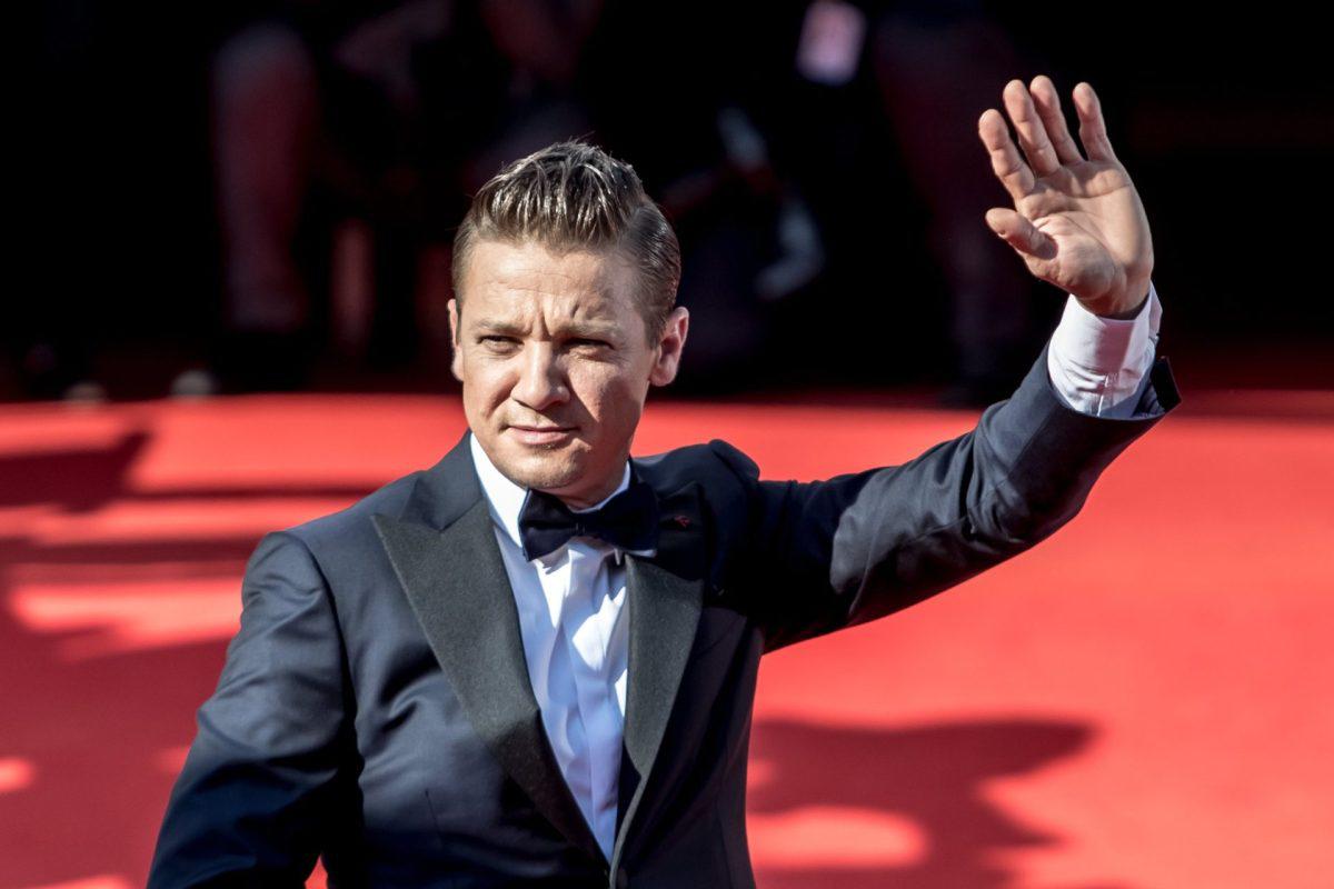 Jeremy Renner regresa a casa tras accidente con quitanieves