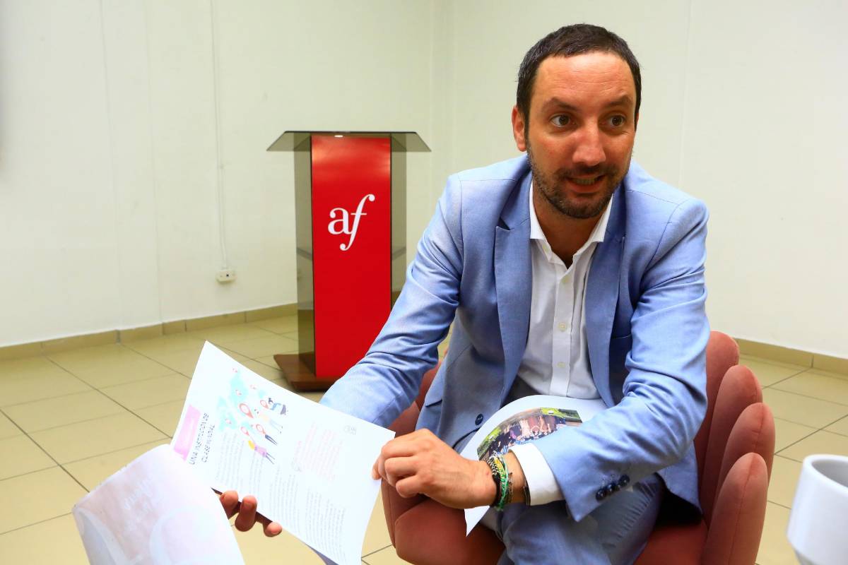 Abren convocatoria de becas para estudiar en Francia