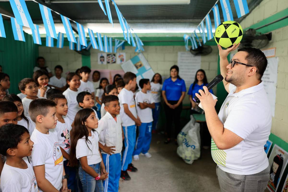 Escolares de la Flor de Cuba reciben taller sobre el bullying