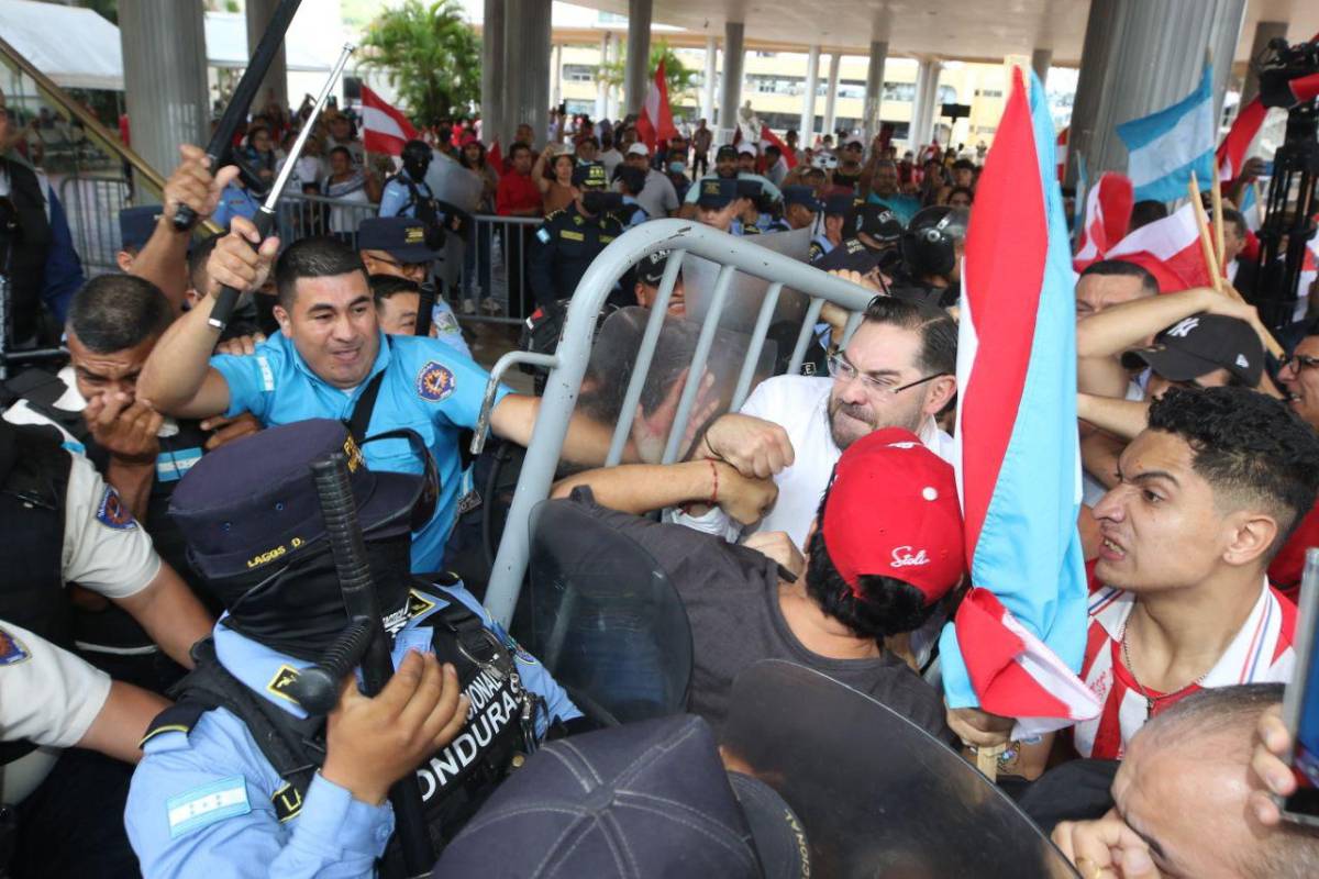 Toletazos y Cálix en el centro del caos: esto originó el zafarrancho en el CN