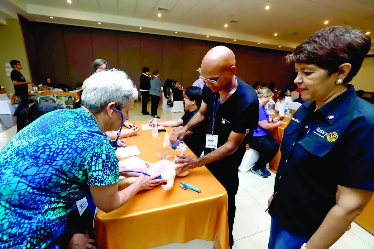 Capacitan a médicos del Mario Rivas en cuidados intensivos