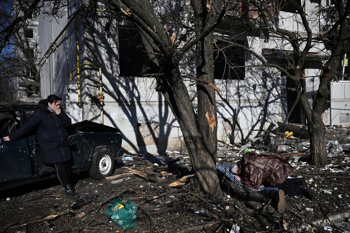 Alrededor de 10 niños muertos y 6 escuelas bombardeadas en Ucrania