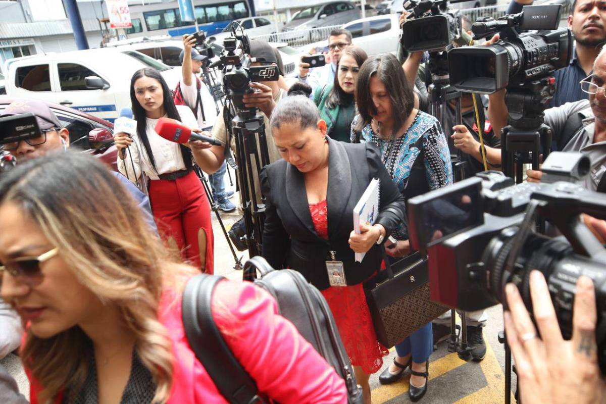 “Equipo élite” del TSC llega al CNE para investigar atrasos electorales