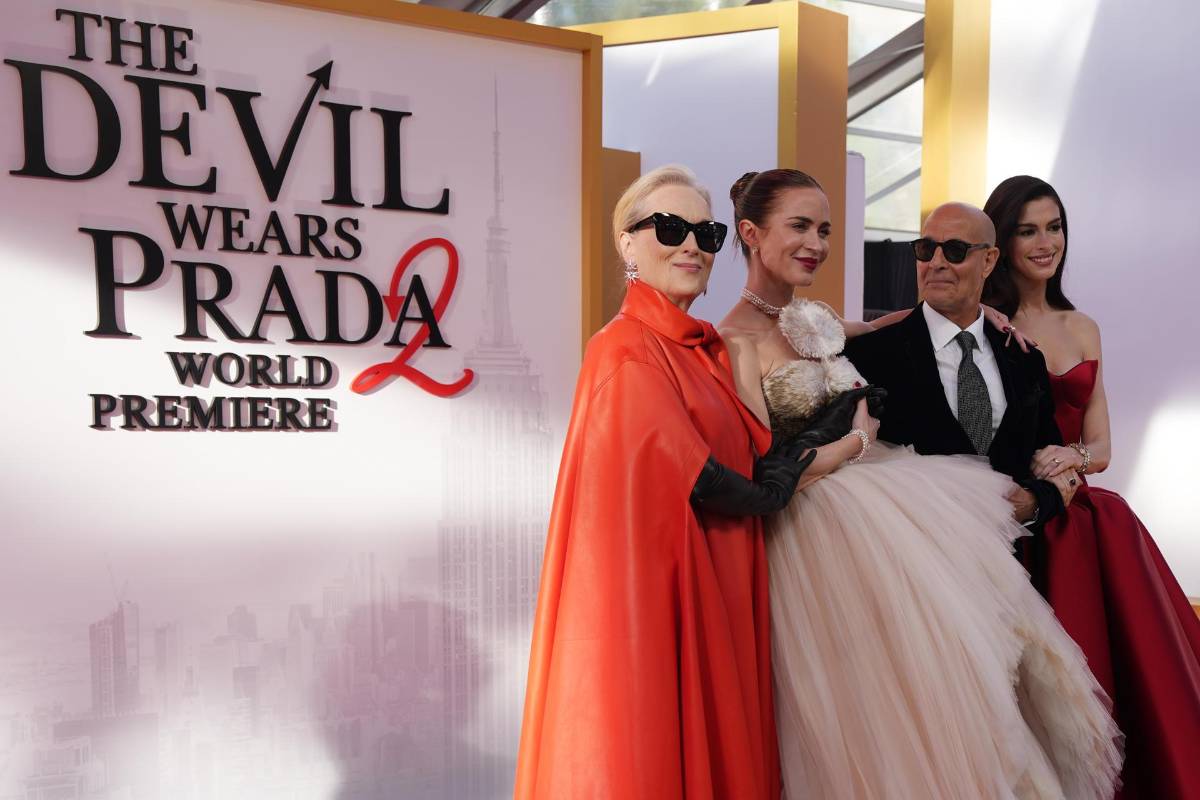 Elenco de El Diablo viste a la moda 2, deslumbra en el estreno de la película