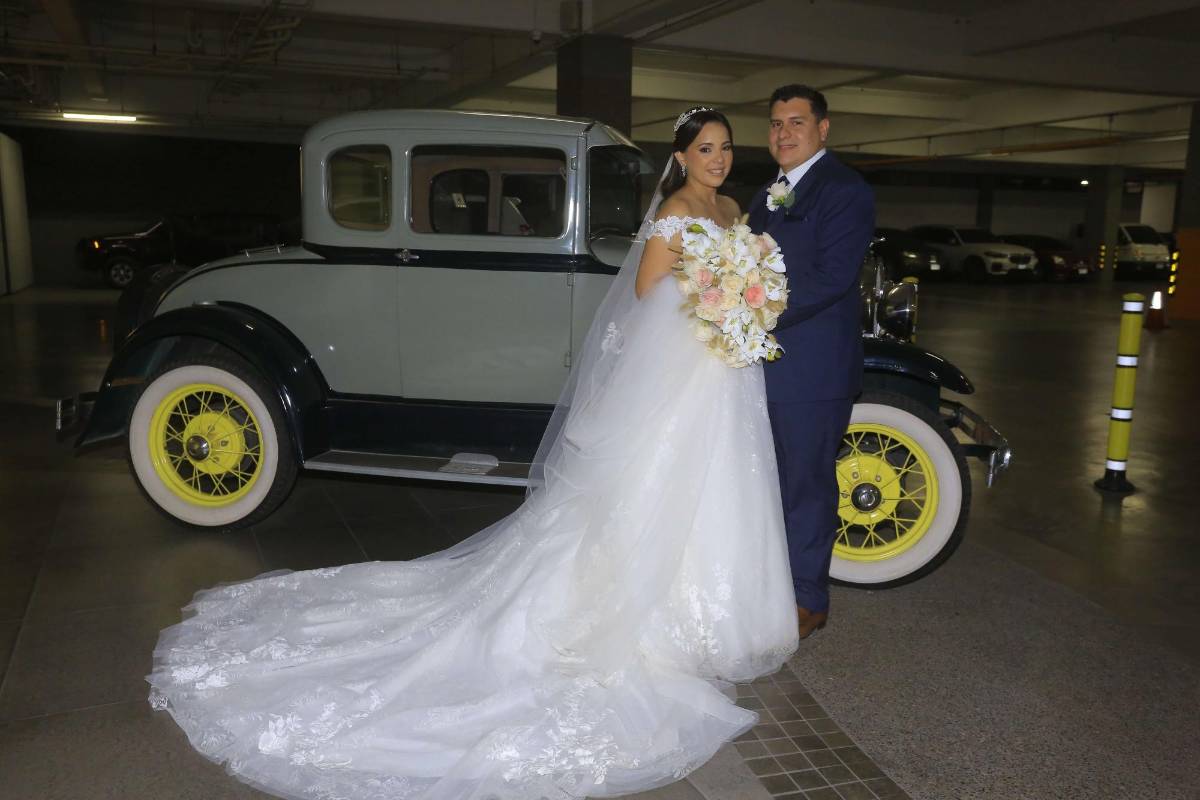 Paola Mancía y Darío Turcios, unidos por siempre en matrimonio religioso