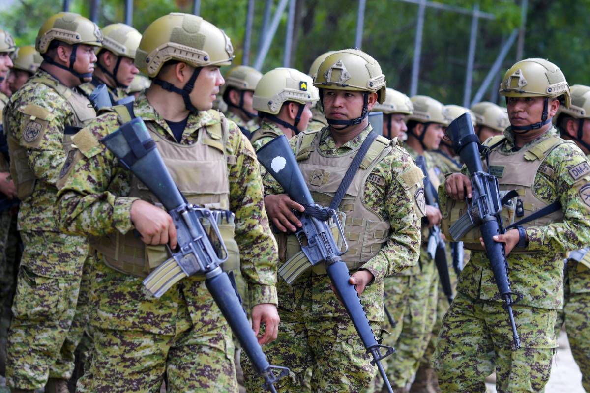 Bukele despliega miles de soldados y policías contra pandilleros en El Salvador